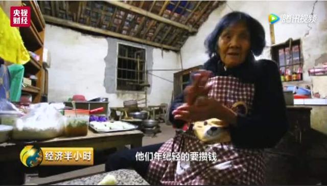 贫困山区孩子的快乐五毛钱就能买来为小伙的行为点赞_新浪新闻 贫困山区孩子的快乐五毛钱就能买来为小伙的行为点赞_新浪新闻