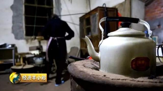 贫困山区孩子的快乐五毛钱就能买来为小伙的行为点赞_新浪新闻 贫困山区孩子的快乐五毛钱就能买来为小伙的行为点赞_新浪新闻