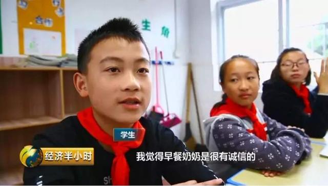 贫困山区孩子的快乐五毛钱就能买来为小伙的行为点赞_新浪新闻 贫困山区孩子的快乐五毛钱就能买来为小伙的行为点赞_新浪新闻